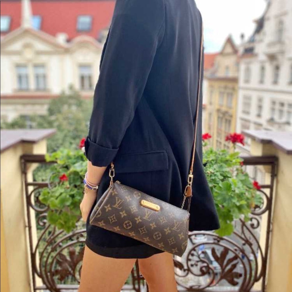 Authentic Louis Vuitton Eva Clutch